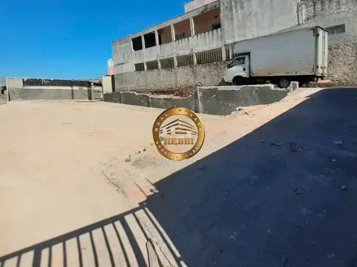 Terreno em Diadema, no bairro Canhema, à venda.