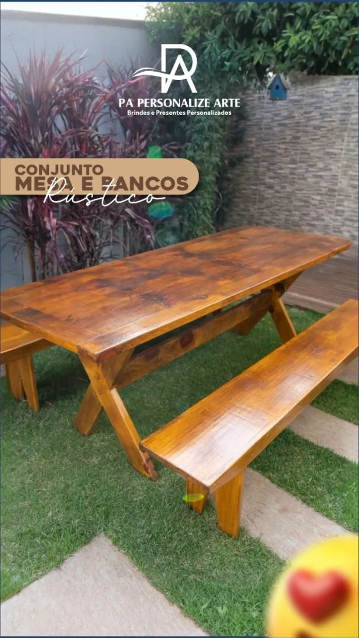 Conjunto Mesa e Bancos Rústicos de Madeira
