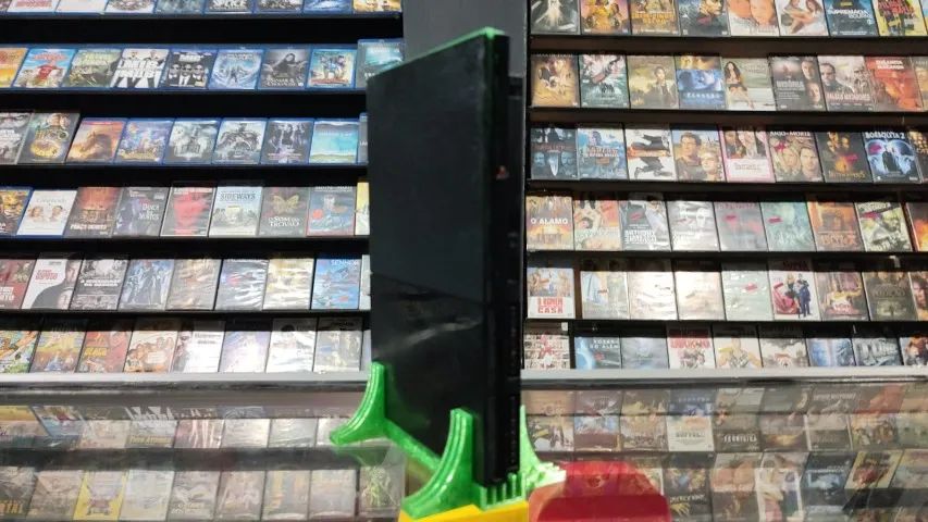 PS2 L8 HD250GB CHEIO DE JOGOS DE PS2 E RETROS + 2 CONTROLES E CABOS - Foto 4