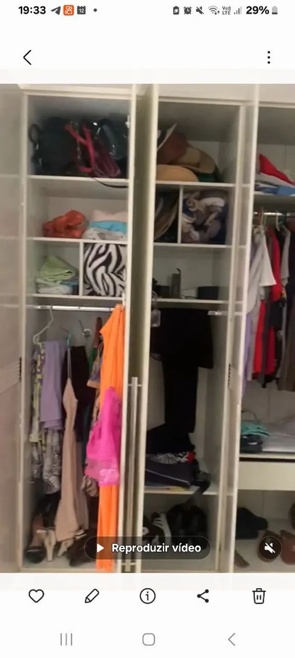 Guarda-roupa grande branco com portas de correr - Foto 3