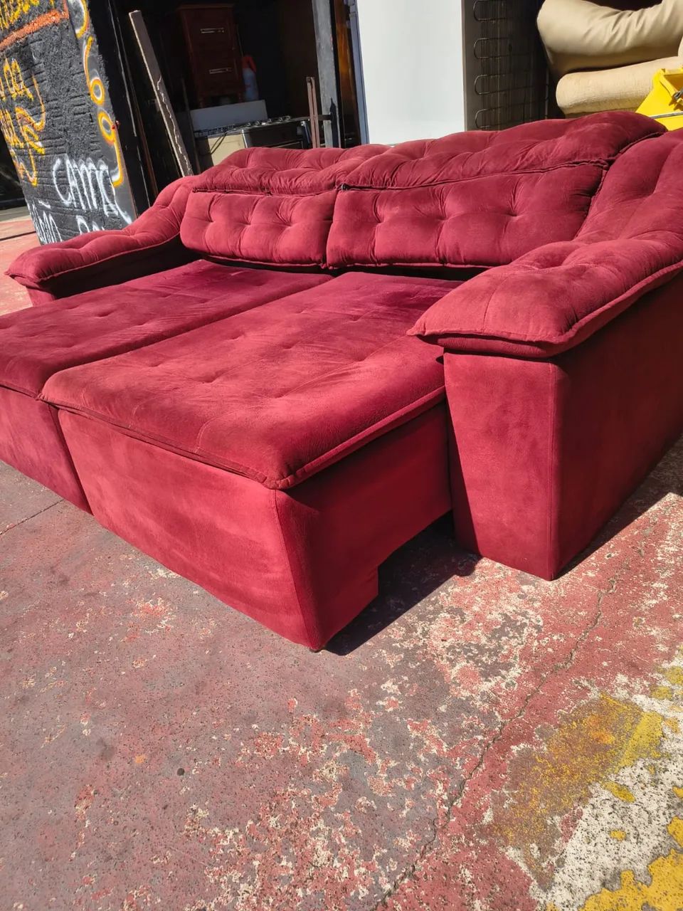 Sofá vermelho material suedine, retrátil 64618083305345123