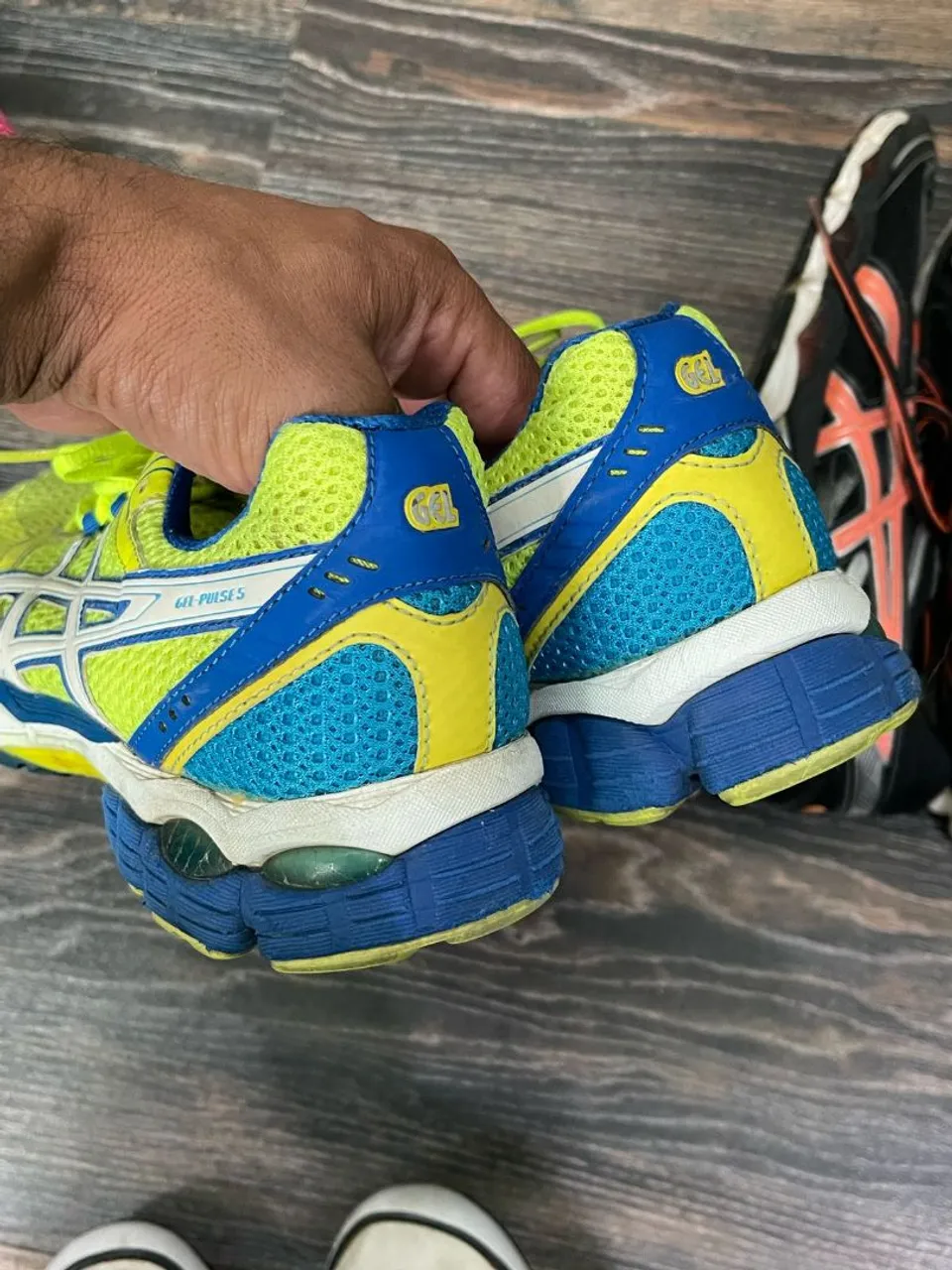 Tênis Asics Gel Pulse - Cores Vibrantes