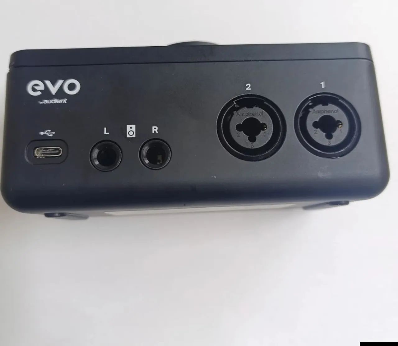 Interface de áudio Evo4, zerada.64318187858307121