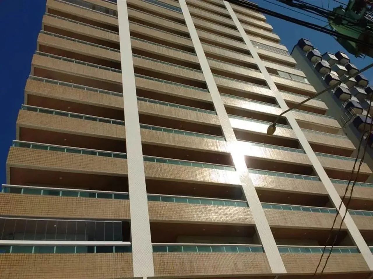 APARTAMENTO 03 QUARTOS, 100 MTS DA PRAIA, CHURRASQUEIRA E PIA NA SACADA, BAIRRO GUILHERMIN - Foto 2