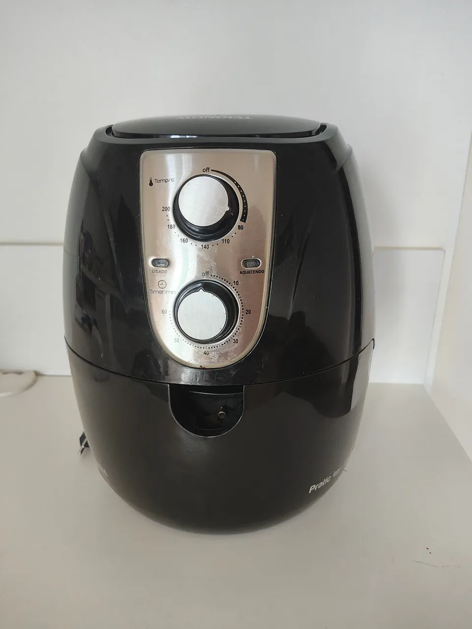 Vende-se air fryer da mondial sem o cabo de abrir a cest