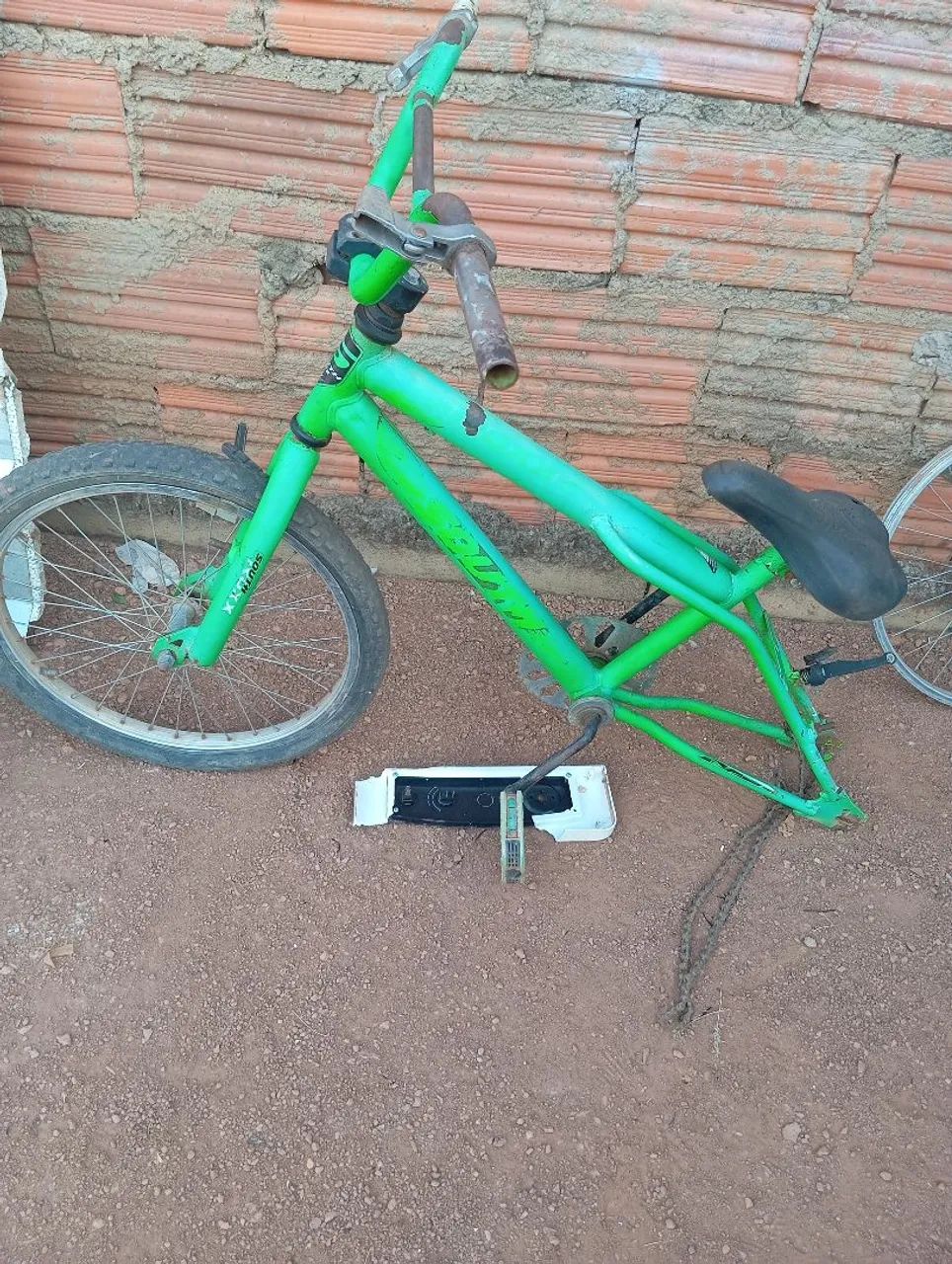 Vendo um quadro de bicicleta, quatro telhas de isopor com inox, - Foto 2