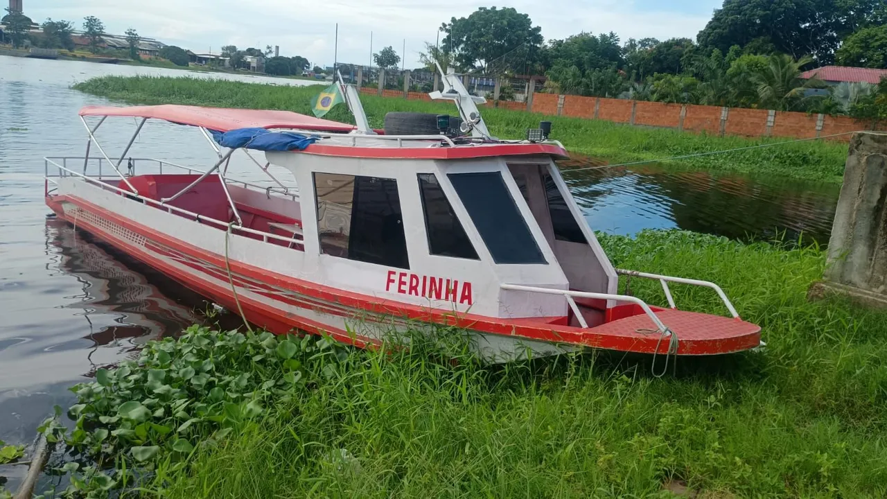 Lancha cargueira