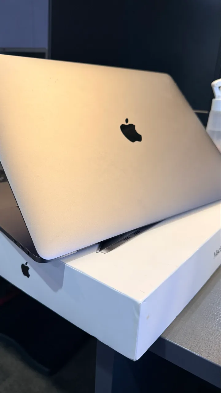 MacBook本体 macbook pro15 2016 MacBook Pro 2016 Usado 15