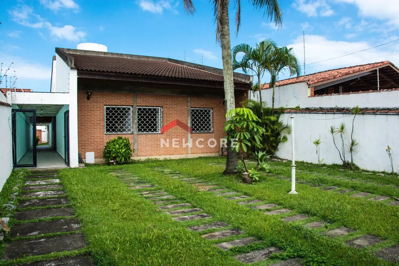 Casa em Rua Minas Gerais - Cibratel II - Itanhaém/SP
