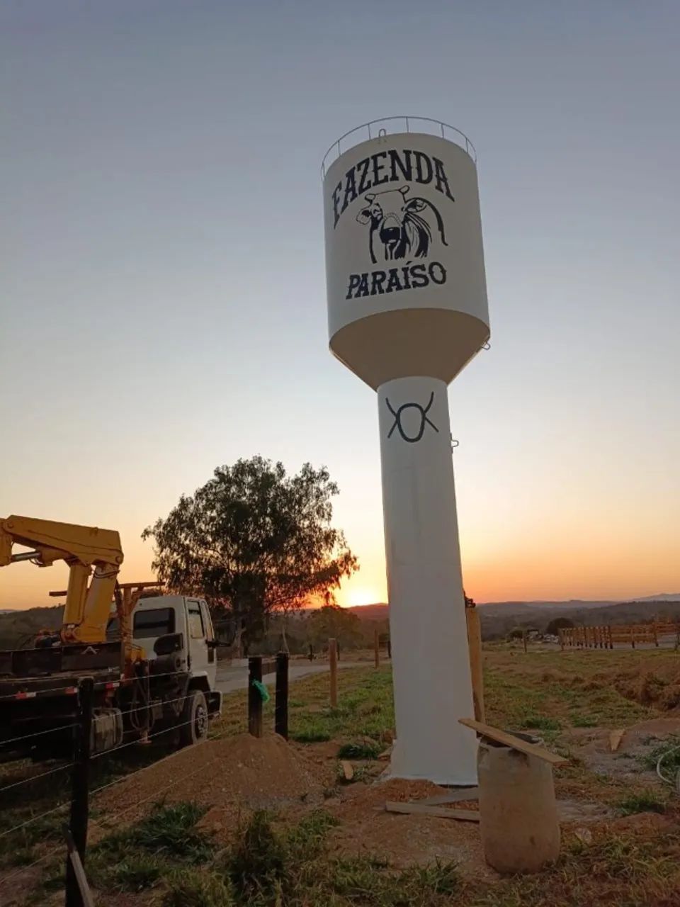 Caixa d'água capacidade 10.000 Litros tipo taça coluna cheia