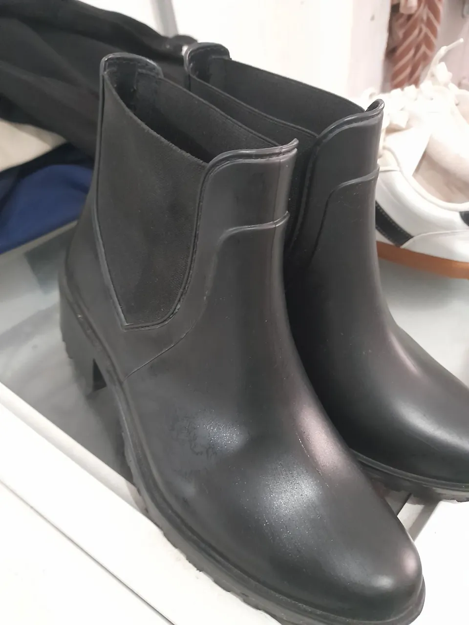 Botas Chelsea de Couro Sintético - Elegância em Cada Passo