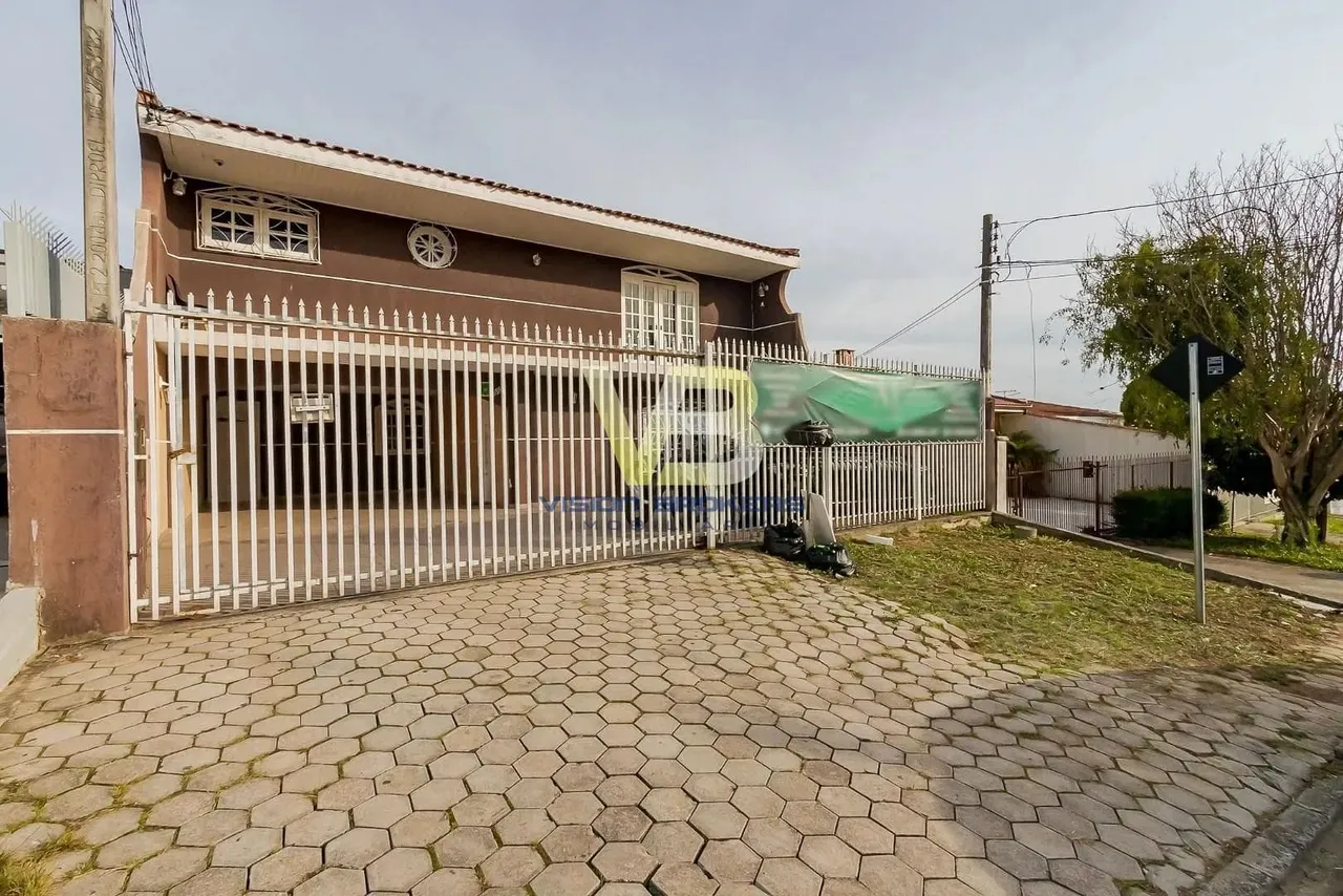 Lindo Sobrado no Capão Raso - Residencial/Comercial