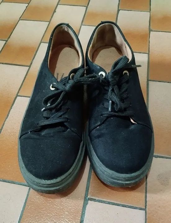  Brechó Tênis feminino Vizzano. Preto, camurçado e solado plataforma, 38