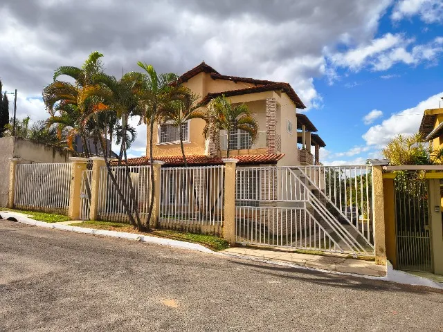 Excelente casa sobrado 6 suítes Arniqueira proximo Park Way lote 950 m