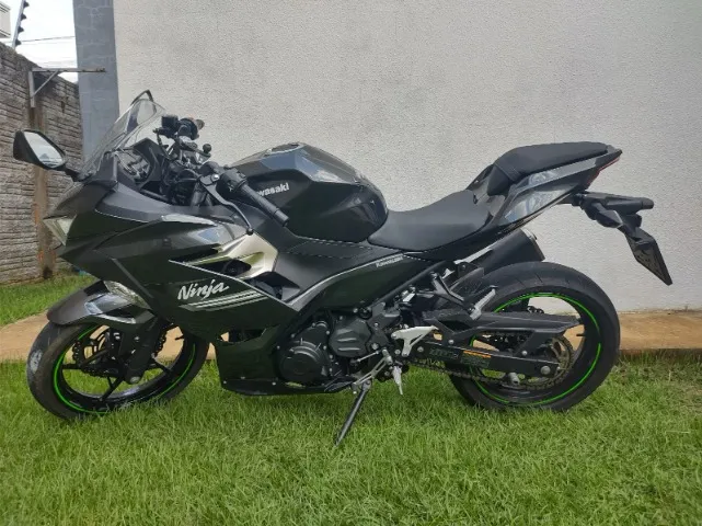 Linda Kawasaki Ninja 400 Preta - Ano 2022 - Sem Detalhes