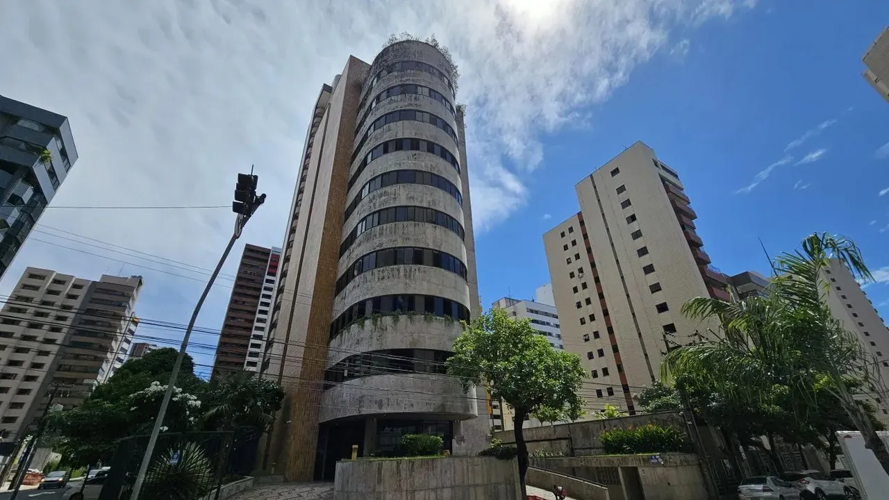 Apartamento para Venda em Fortaleza, Meireles, 4 dormitórios, 3 suítes, 4 banheiros, 2 vag