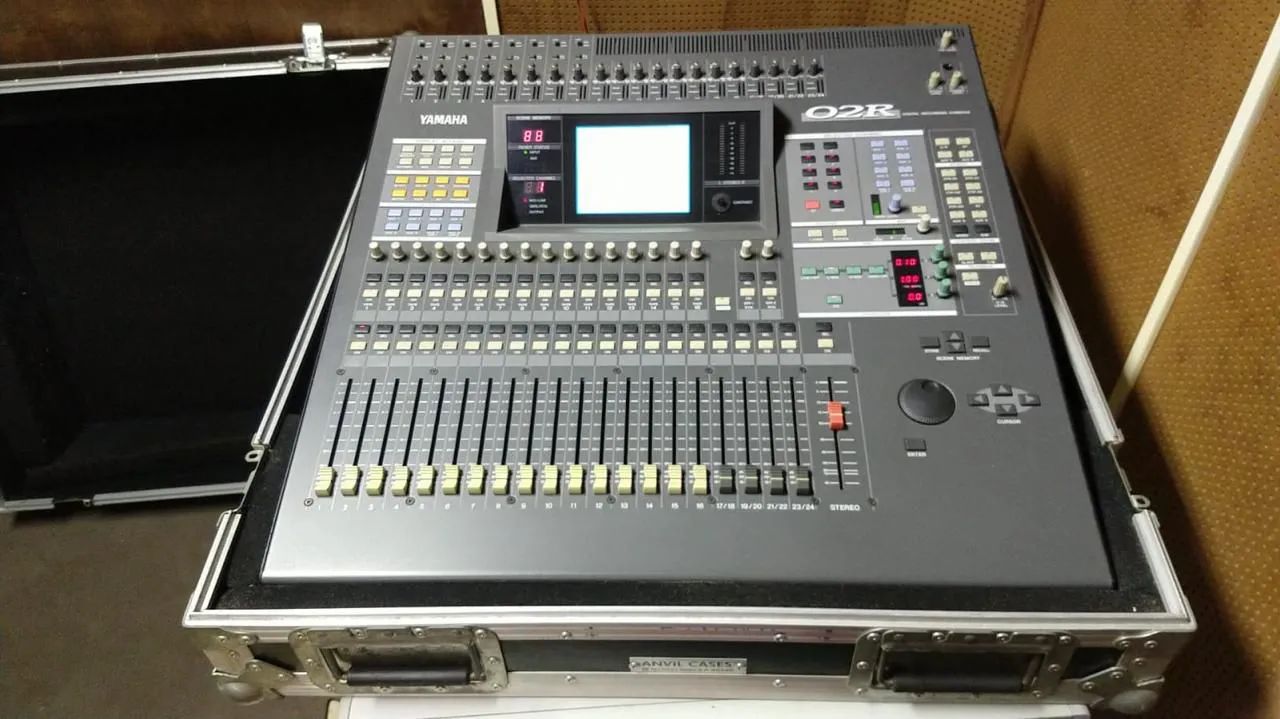 Mesa de Som Digital Yamaha 02R - Foto 4