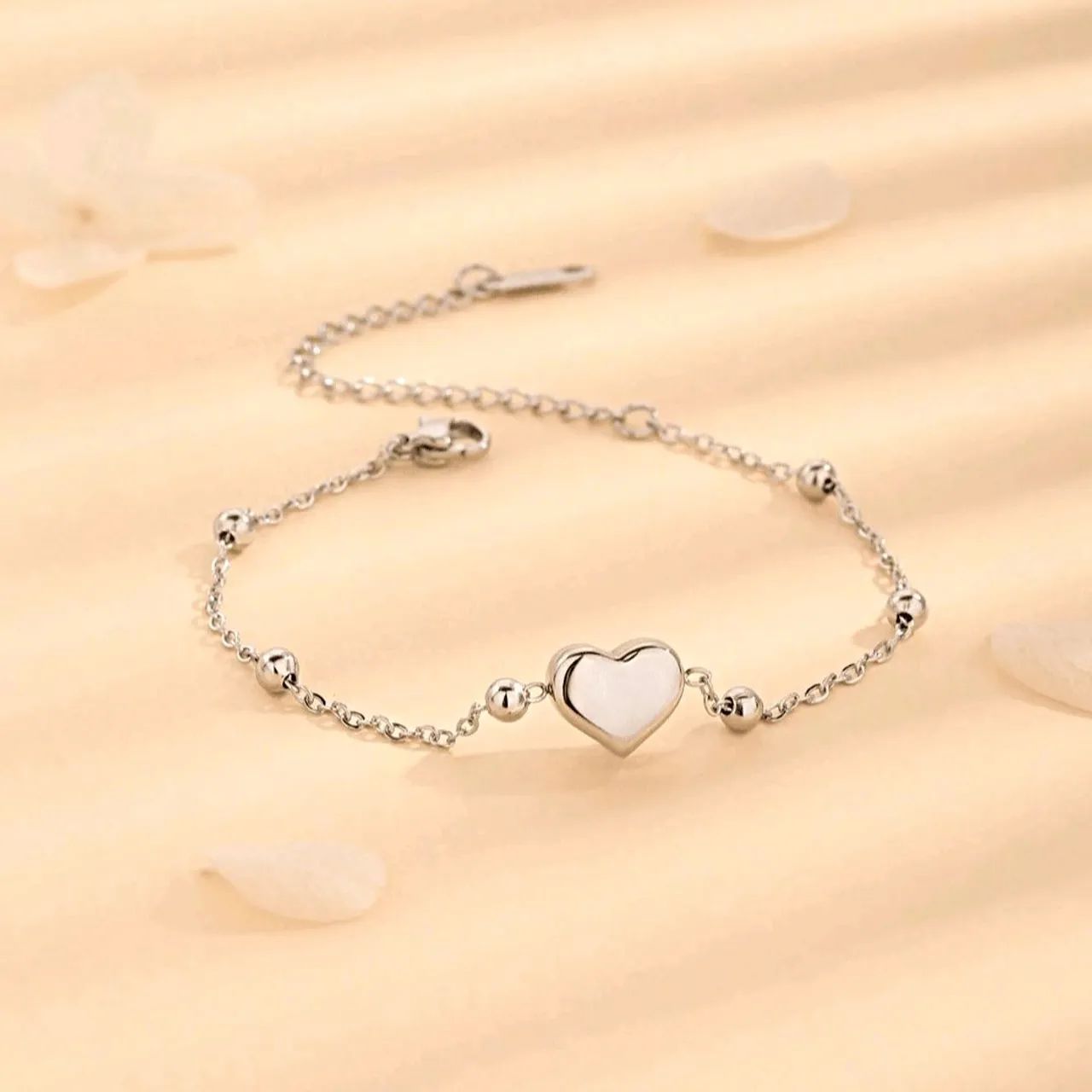 Pulseira Minimalista Coração e Bolinhas