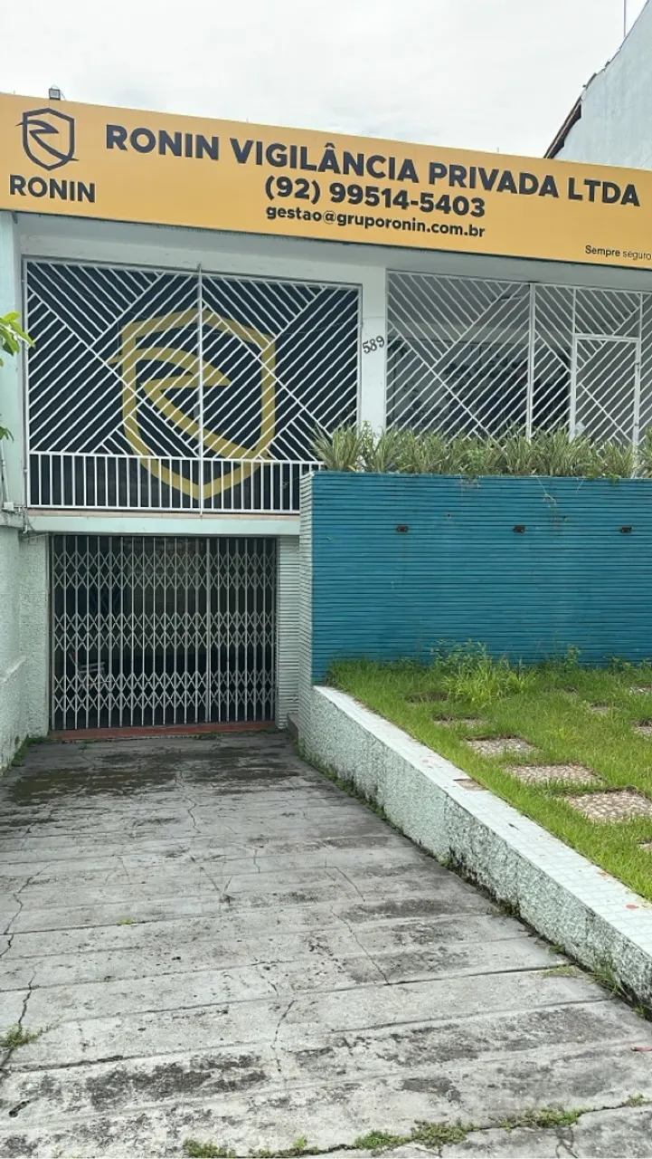 Casa em frente à Praça da República