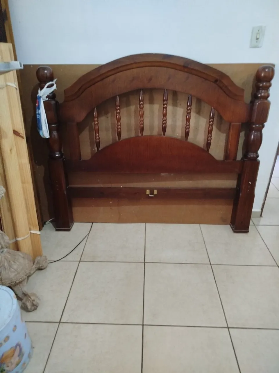 Cama de Madeira Clássica