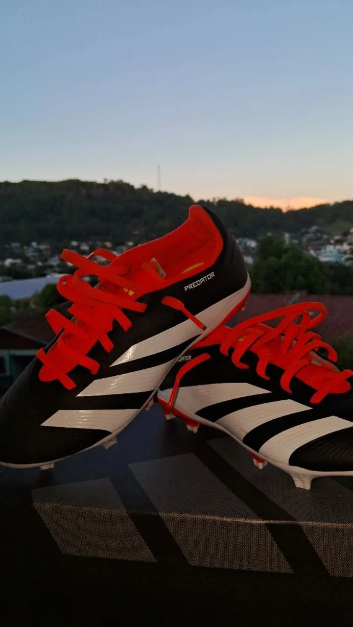 Chuteira Adidas Predator - Nova!