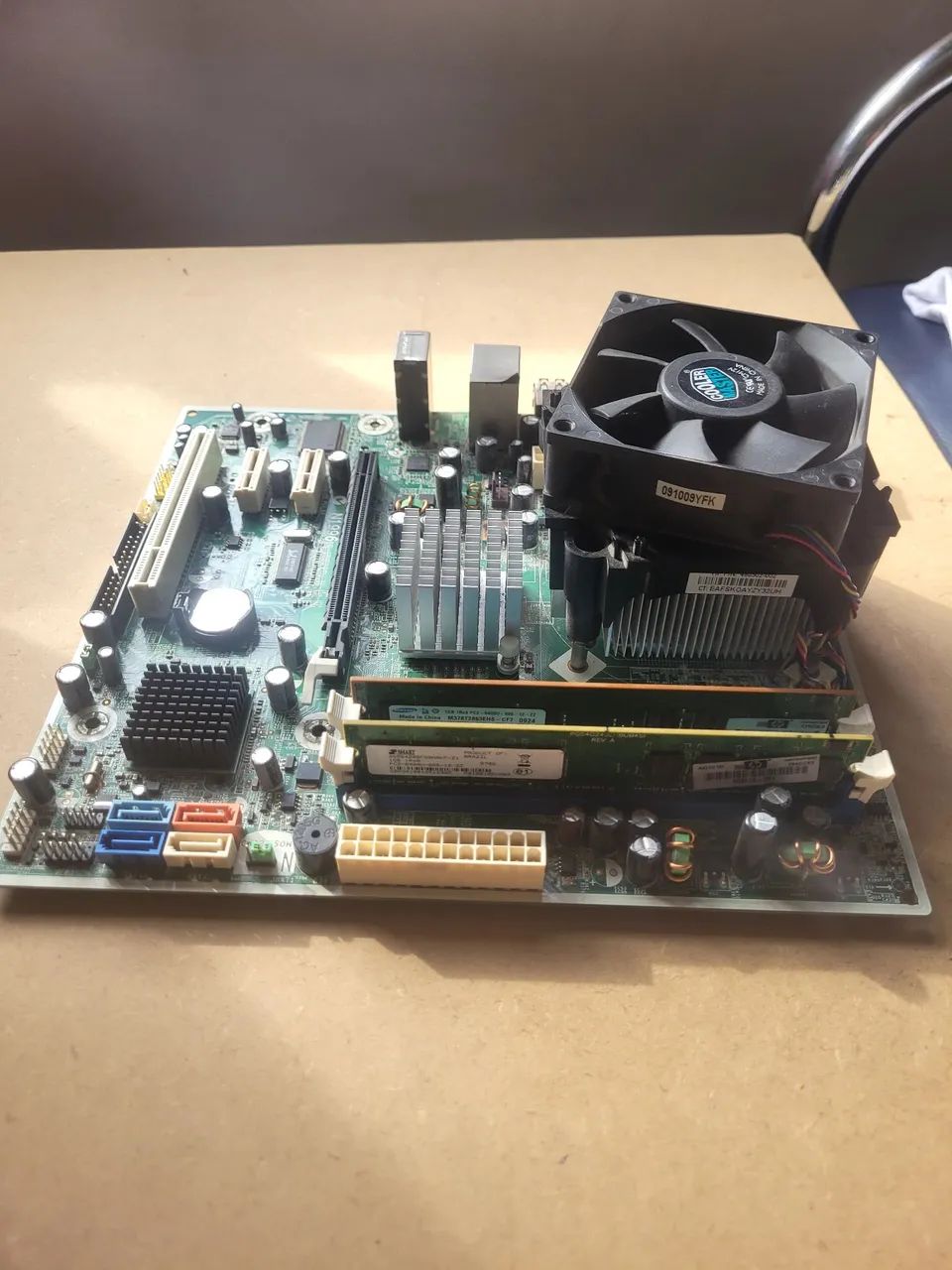 Kit placa-mãe MSI + Intel Celeron + 2 GB DDR2 - Foto 3