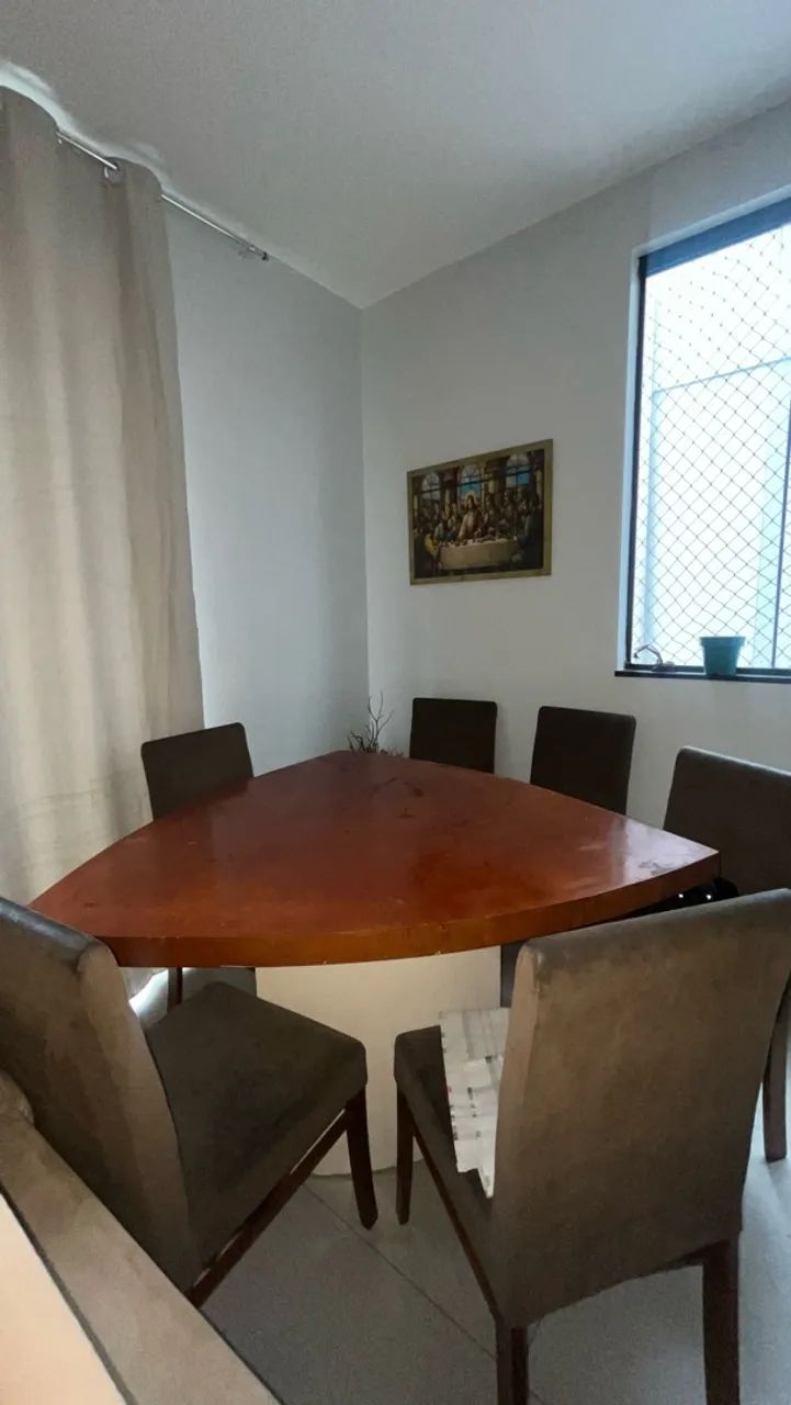 Vendo Mesa Com 6 cadeiras