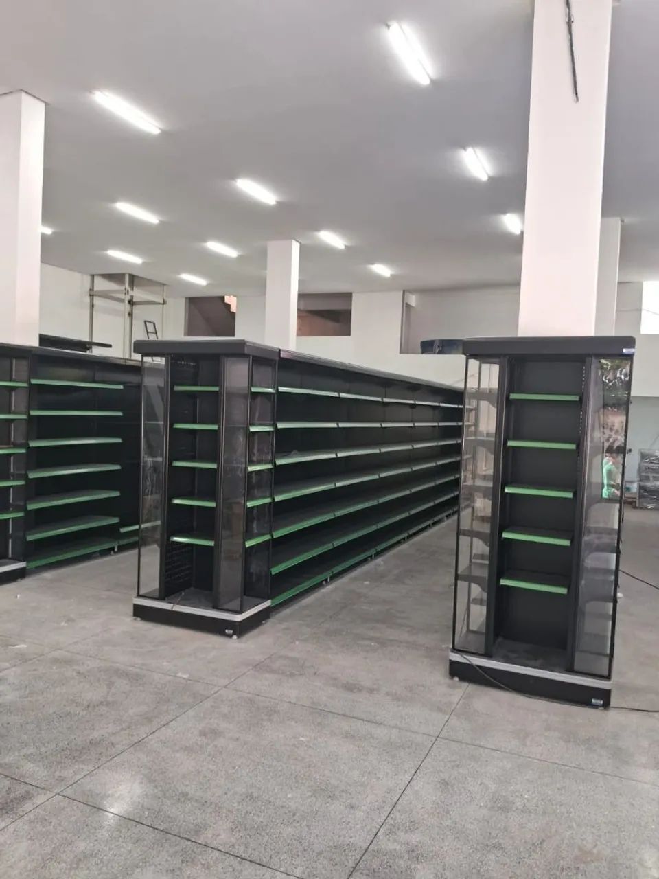 Checkouts e gôndolas Fabricação própria  - Foto 2