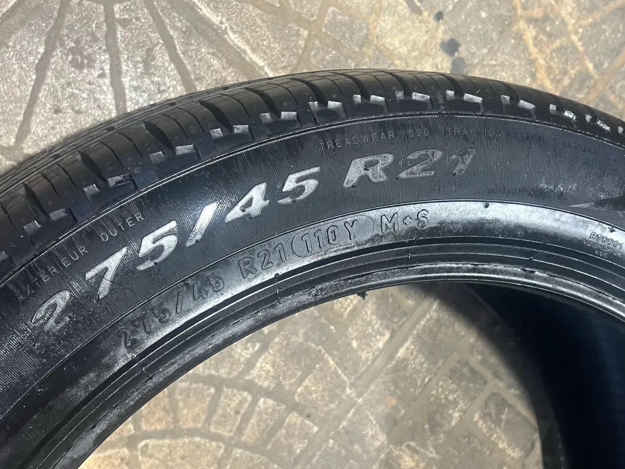 Pneu422081619905095682