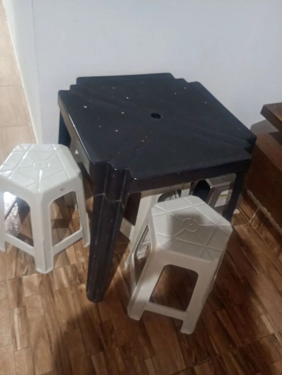 Conjunto de mesa e banco 