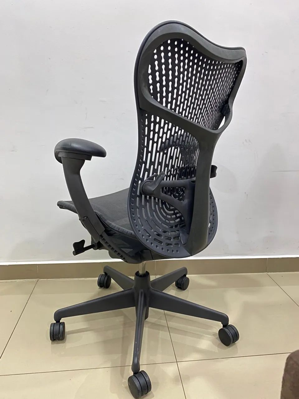 Cadeira herman miller mirra 2 completa grafite  - Foto 3