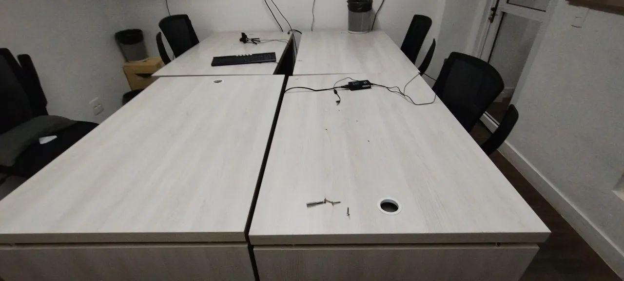 Mesa escritório com gaveteiro 