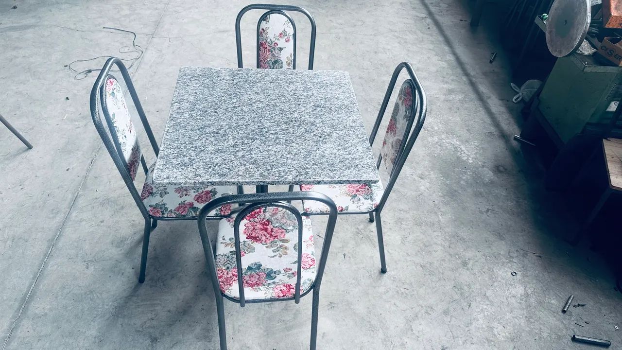 Mesas com 4 cadeiras 70x70 novas,, zap * - Foto 5