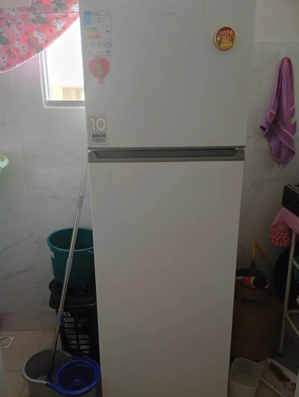 Geladeira com 1 ano de uso.
