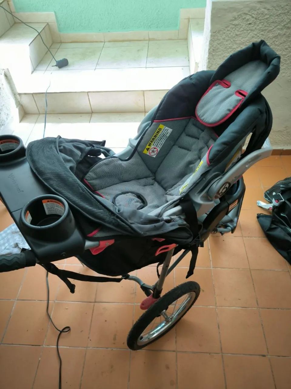 Carrinho jogger com bebê conforto - Foto 2