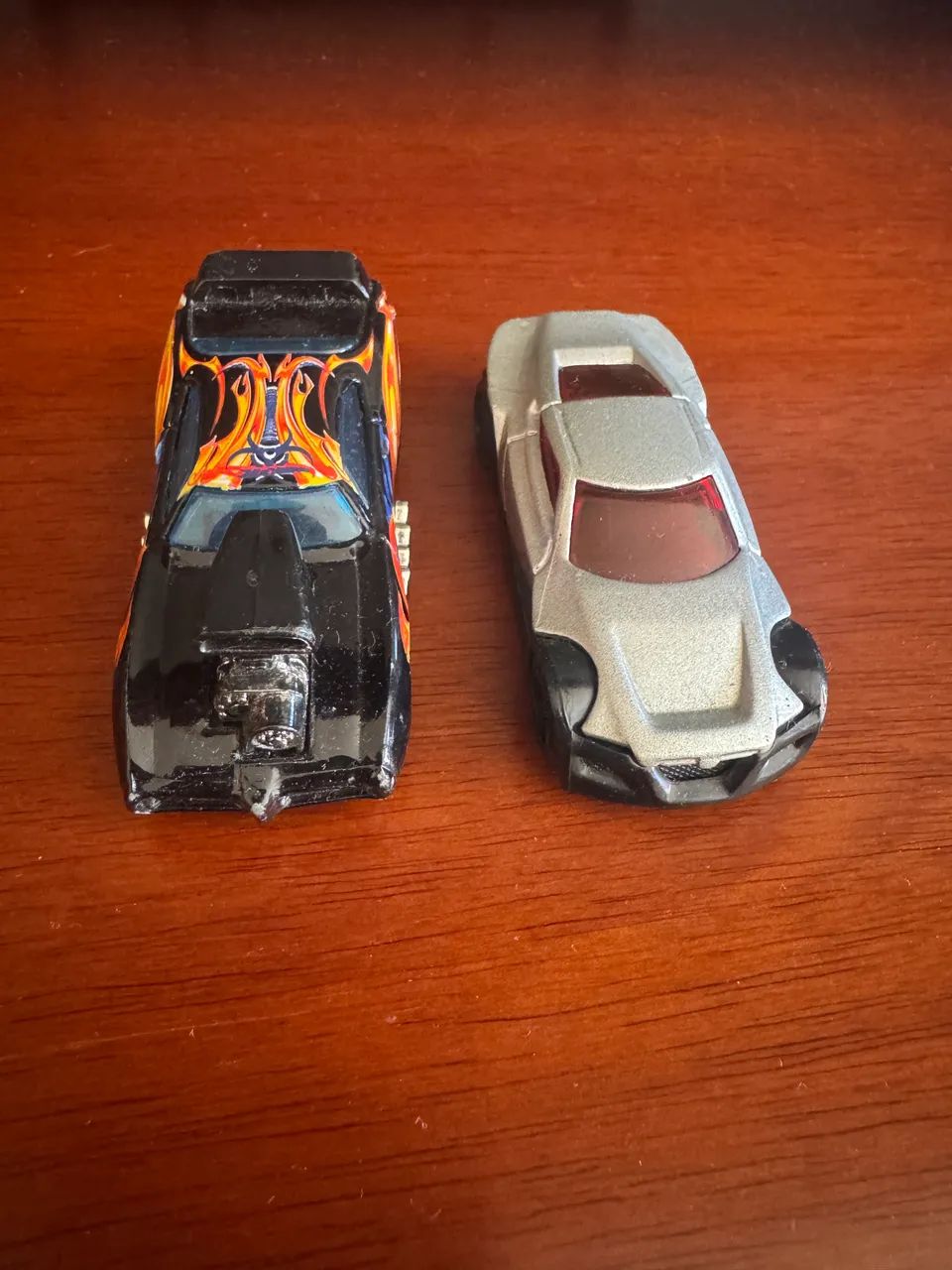 Carrinhos Hot Wheels 2 unidades - Pontiac GTO e Symbolic - Foto 3
