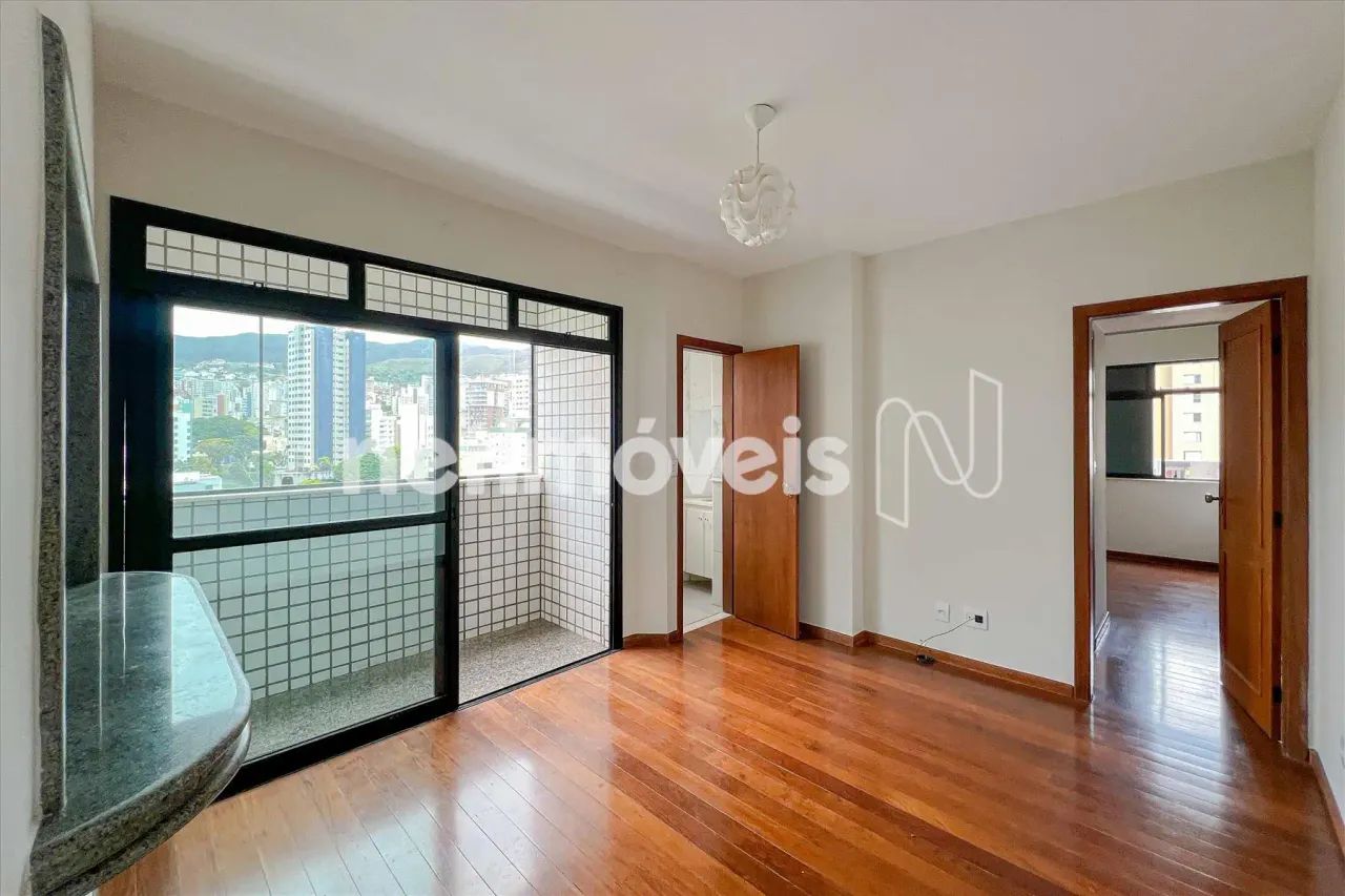 Excelente 1 quarto na melhor localização do CARMO !!!