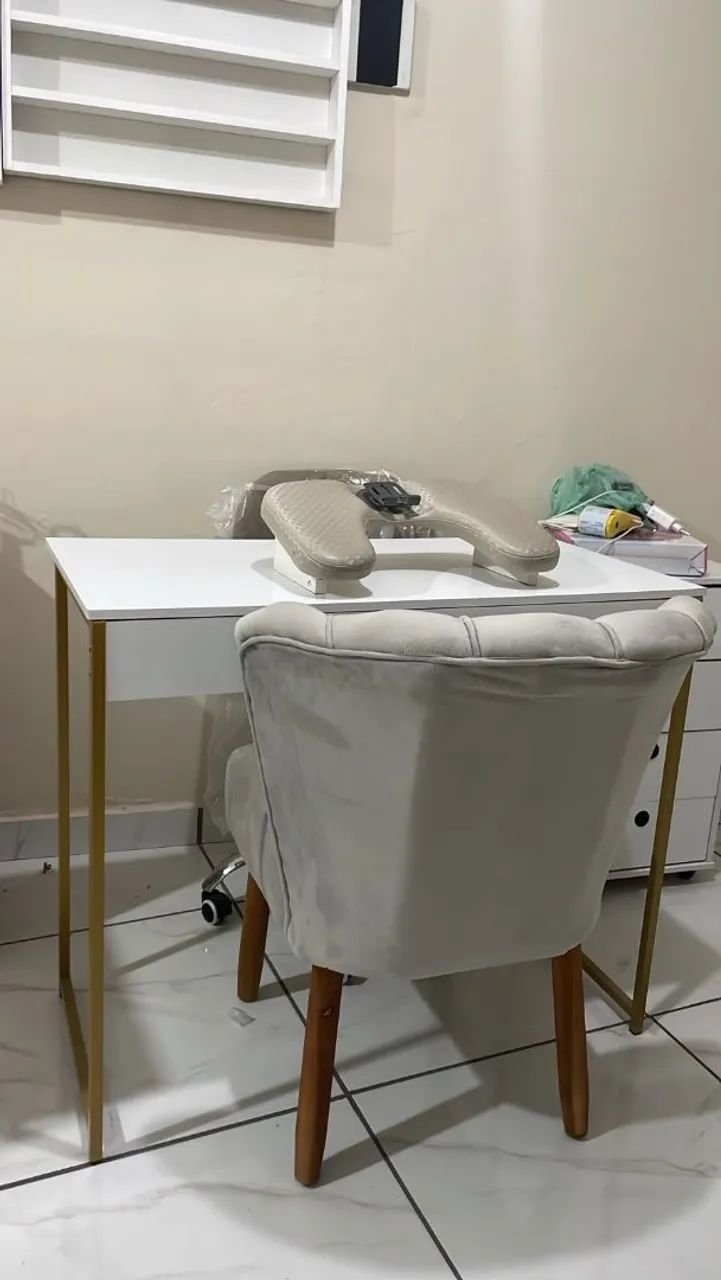 Mesa de Manicure com 2 poltrona