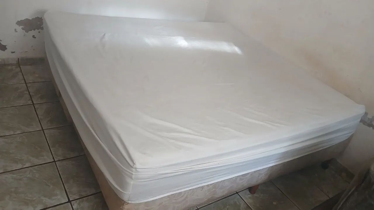 Cama king size casal, colchão com molas