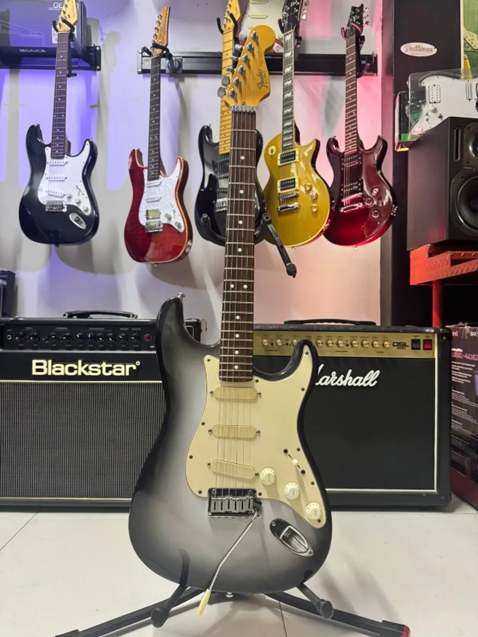 Guitarra Fender Stratocaster Plus  - Foto 3
