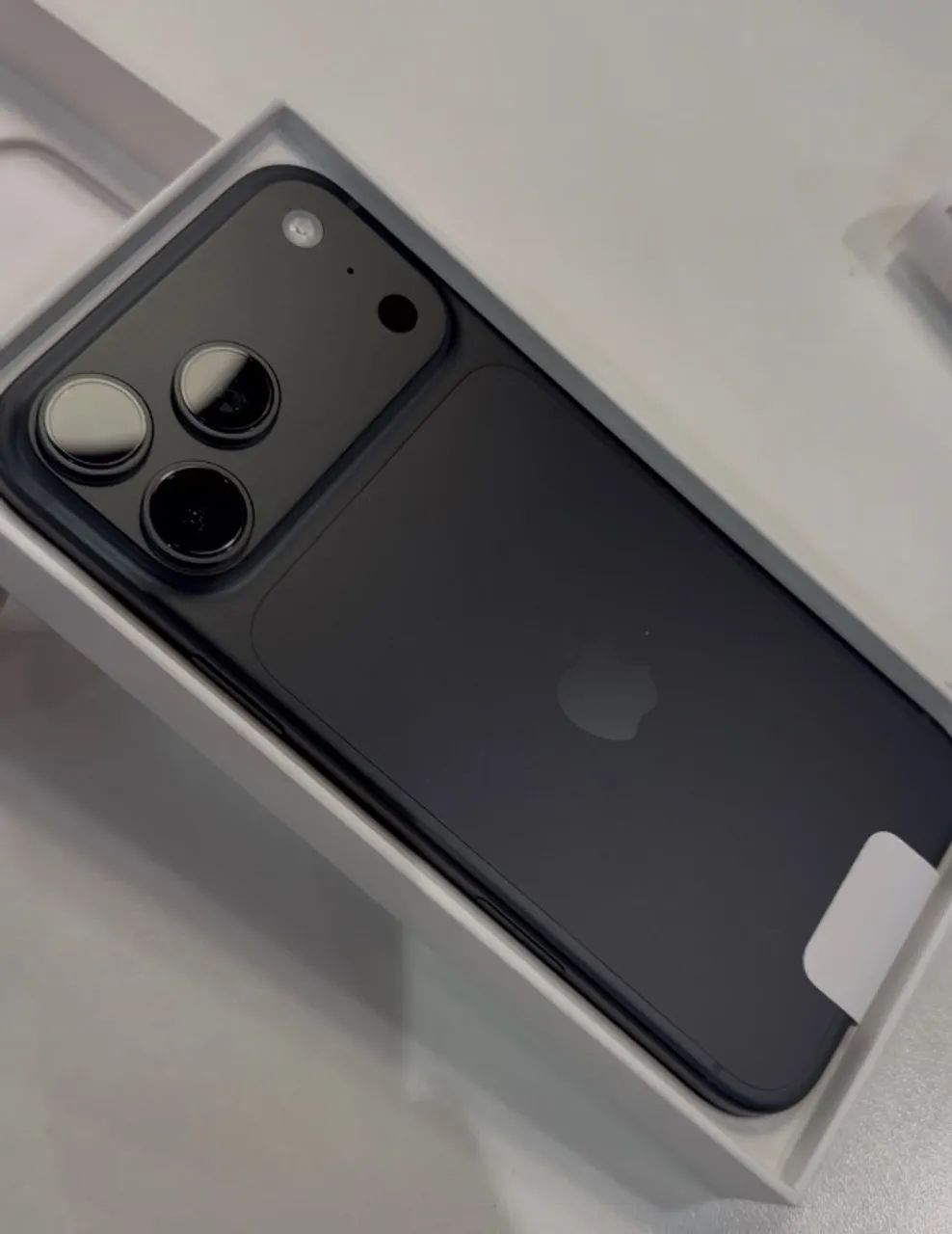 Troca Iphone 18 pro max 256gb preto pelo bordô