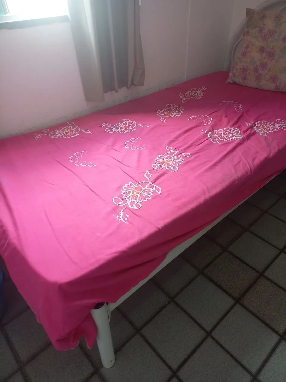 Vendo Cama Solteiro de Ferro 