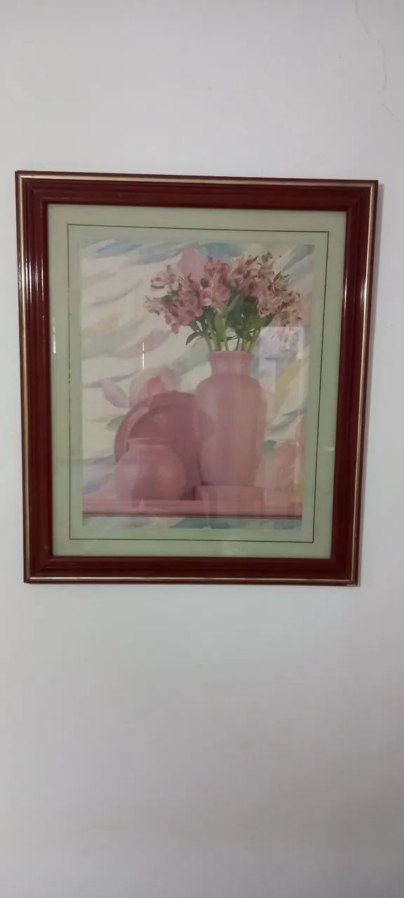 Vende-se mesa de centro  bem conservada com 3 quadros,um grande e dois pequenos, novos - Foto 2