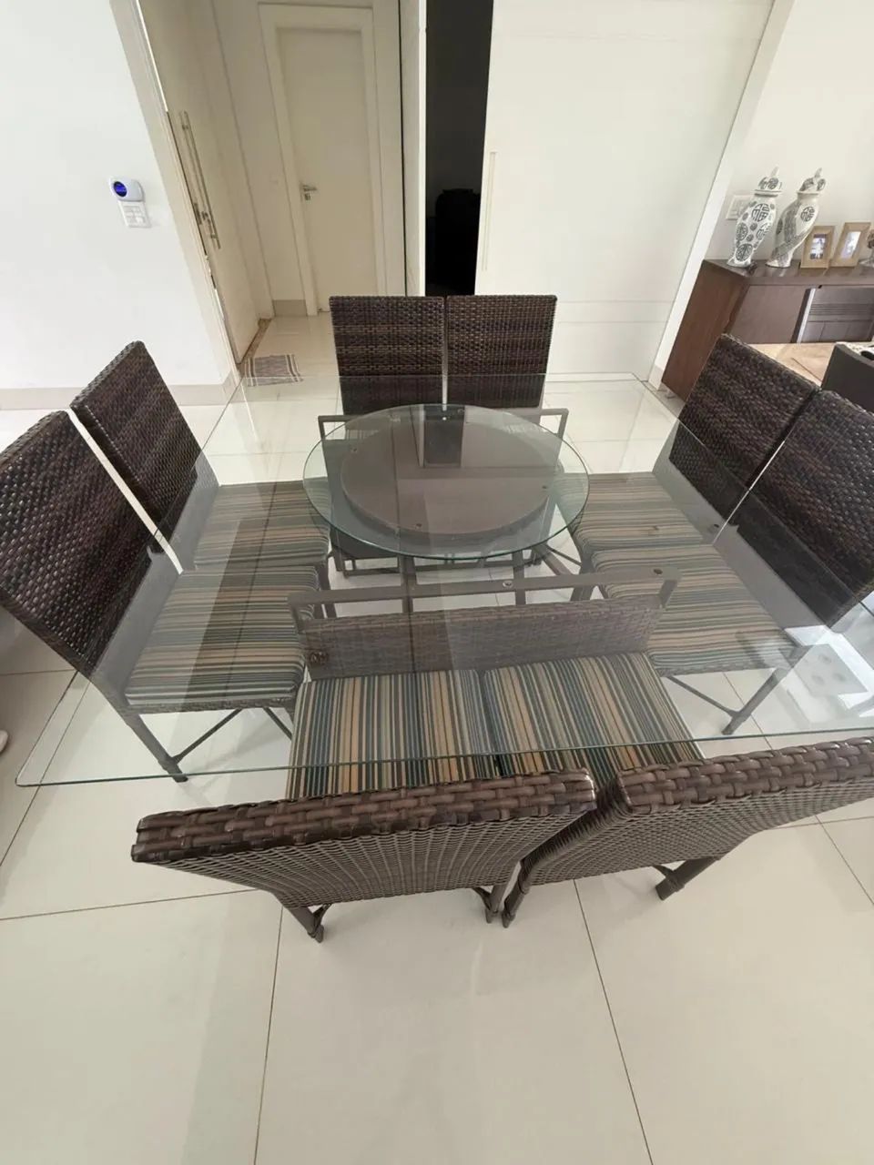 Mesa de 8 lugares IMPECÁVEL 