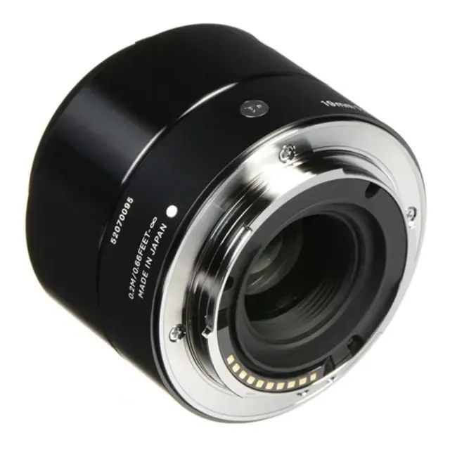 Lente Sigma 19mm F2.8 Dn Para Cameras Sony A (e-mount) Preto
