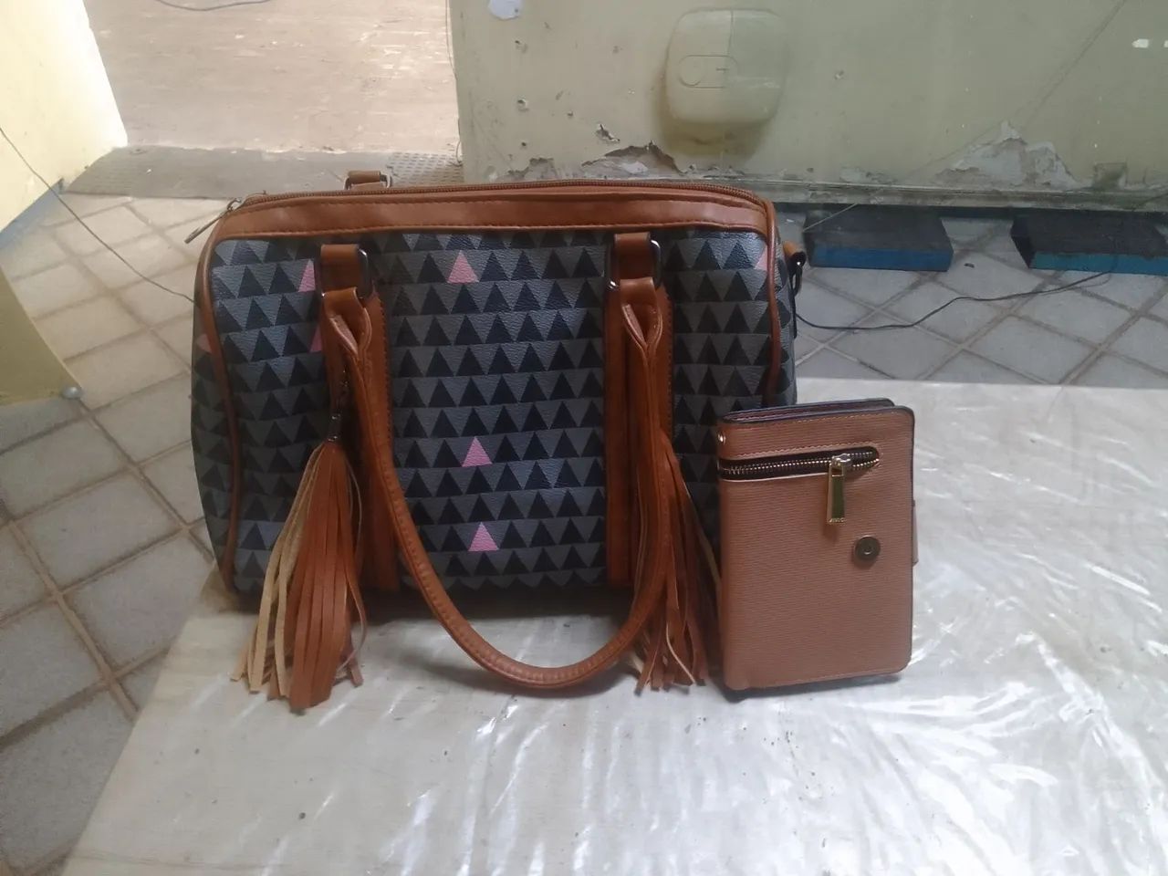 Bolsa feminina com carteira