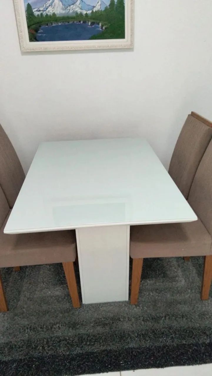 Mesa com 4 cadeiras 