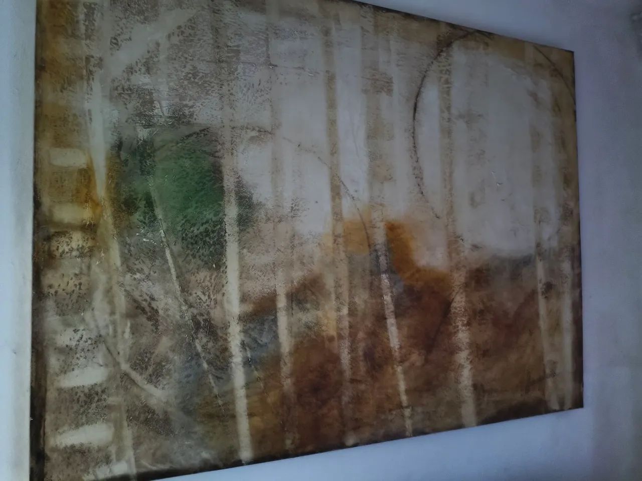 Quadro título circulo com assinatura e código de barras atrás 