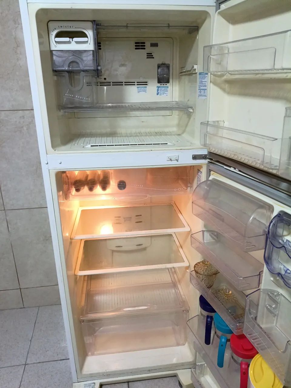 Vendo geladeira Electrolux DF46  - Foto 4