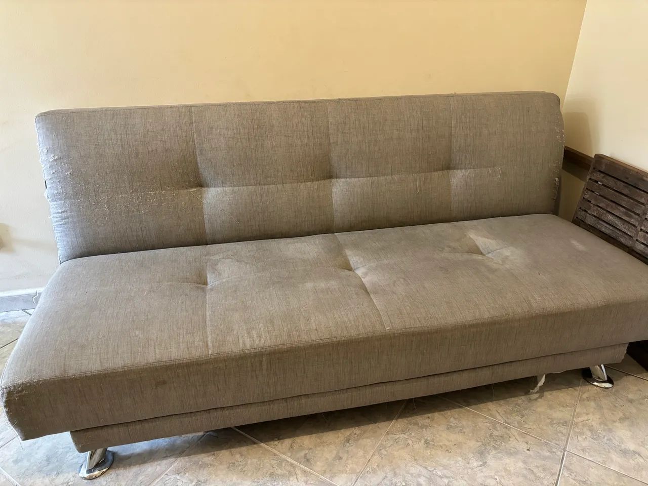 Sofá cama com avarias - Foto 2